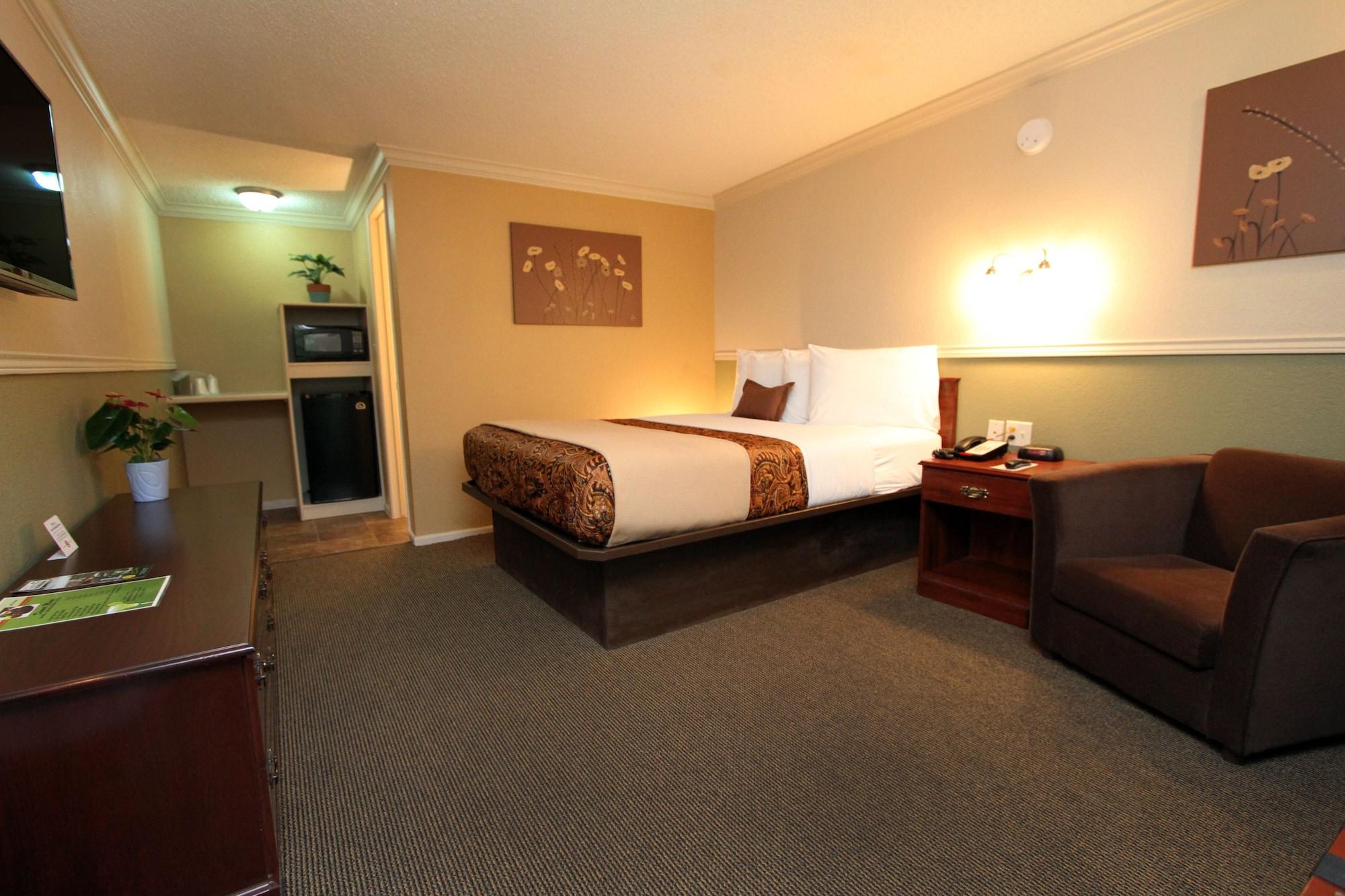 Family Garden Inn & Suites Laredo Exterior photo