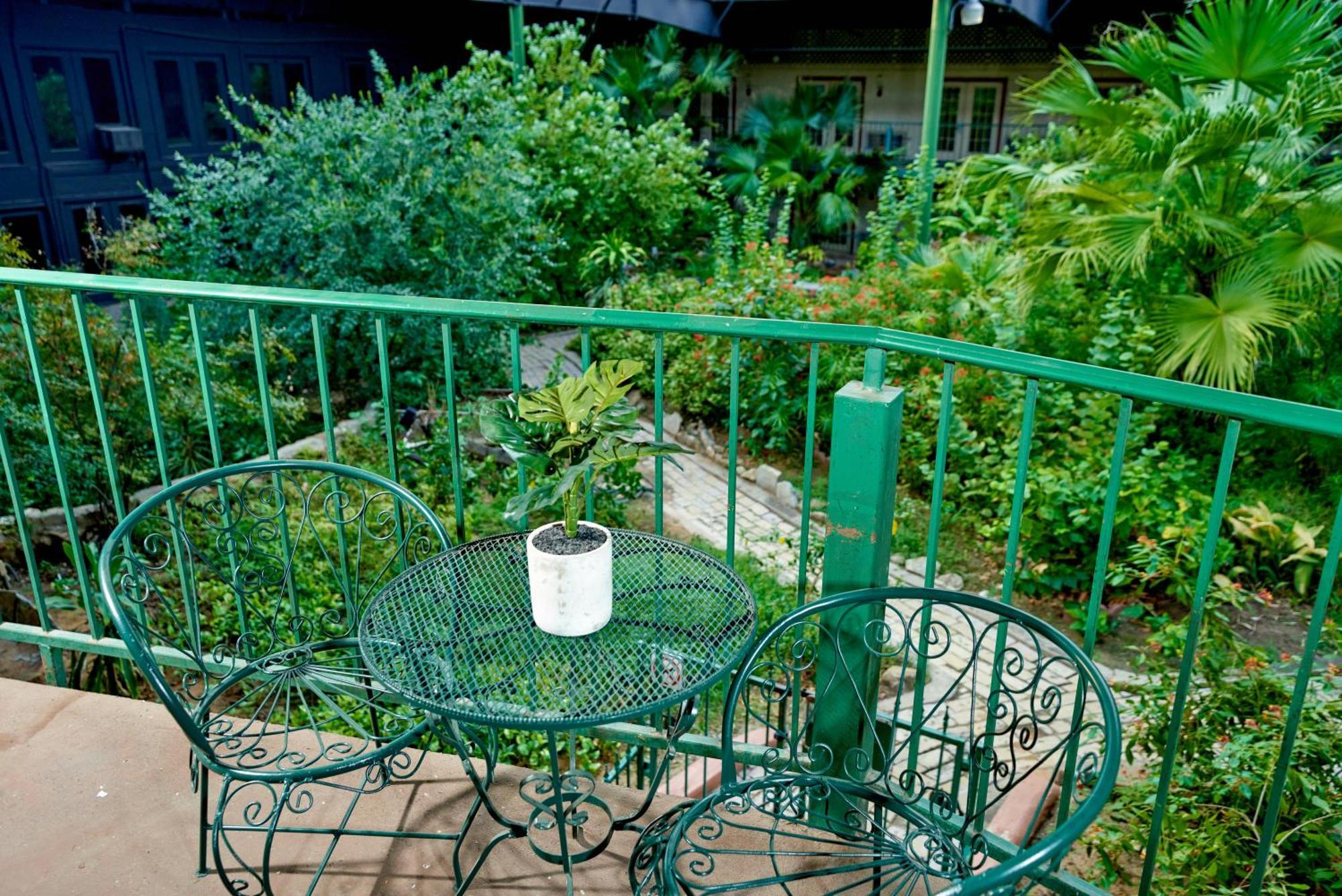 Family Garden Inn & Suites Laredo Exterior photo