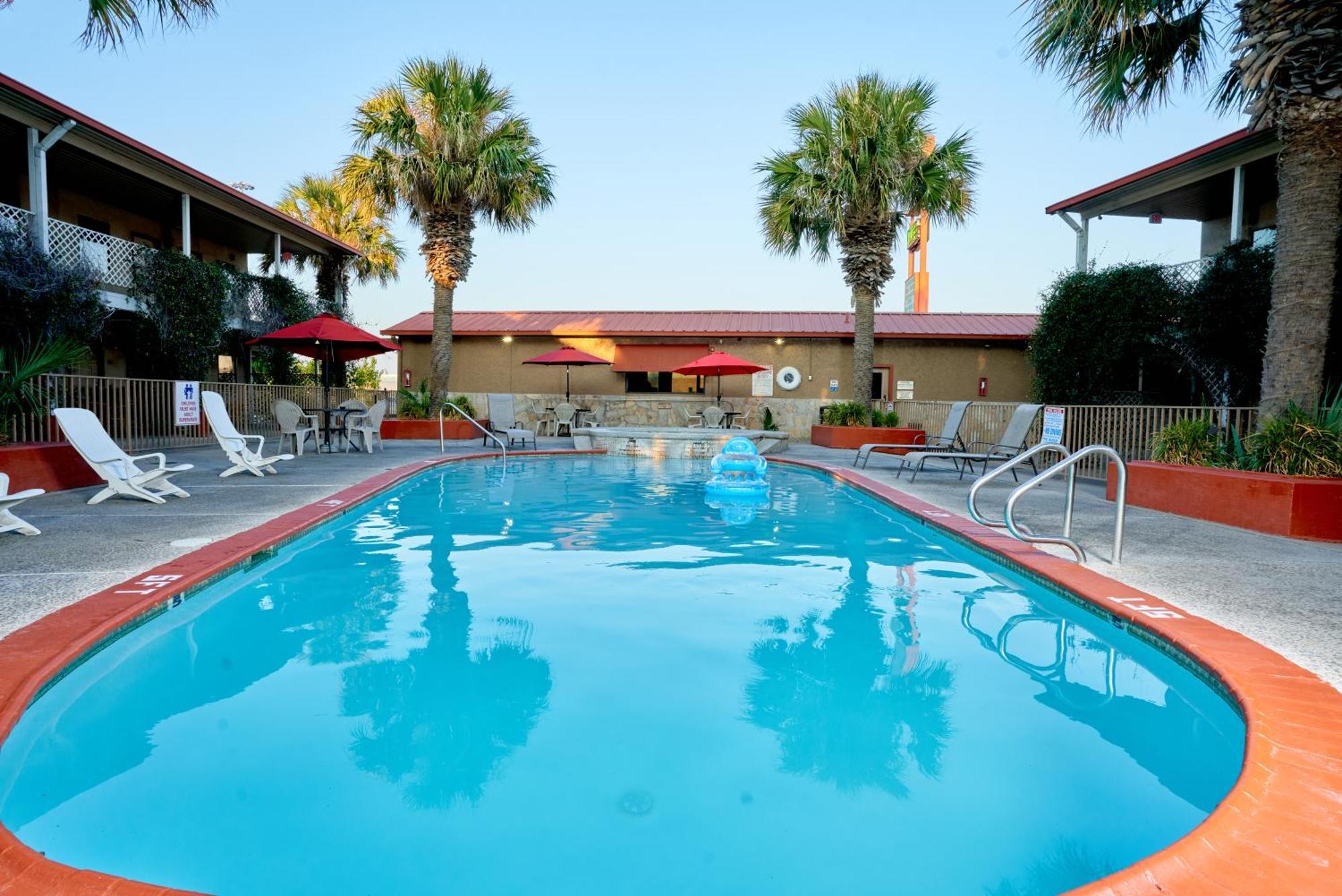 Family Garden Inn & Suites Laredo Exterior photo