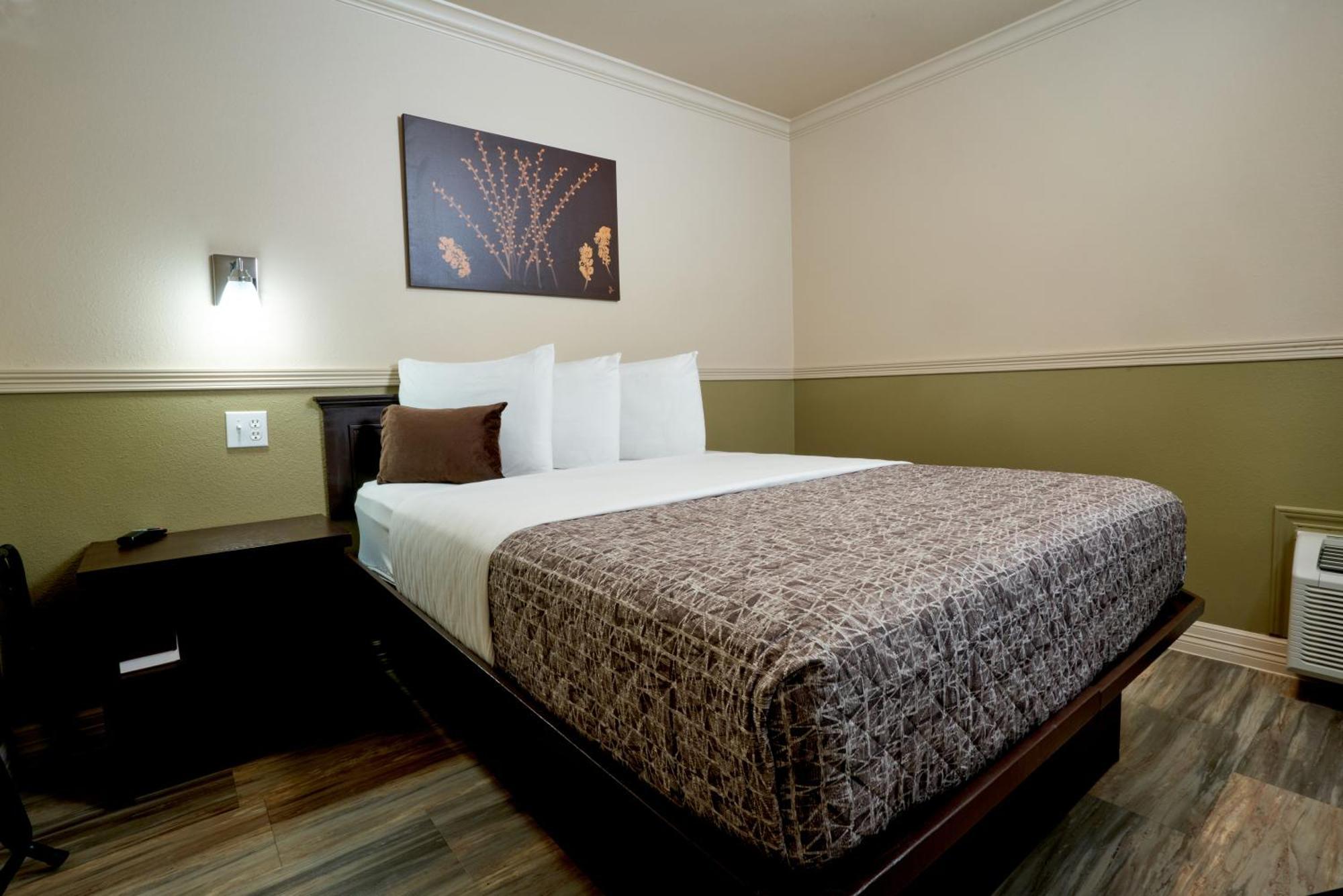 Family Garden Inn & Suites Laredo Exterior photo