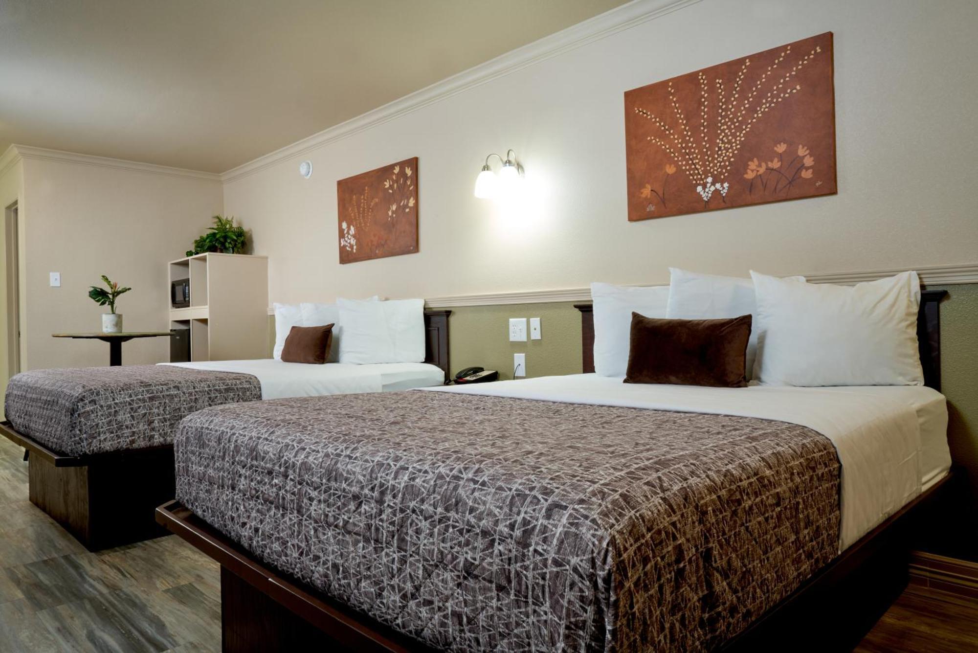 Family Garden Inn & Suites Laredo Exterior photo