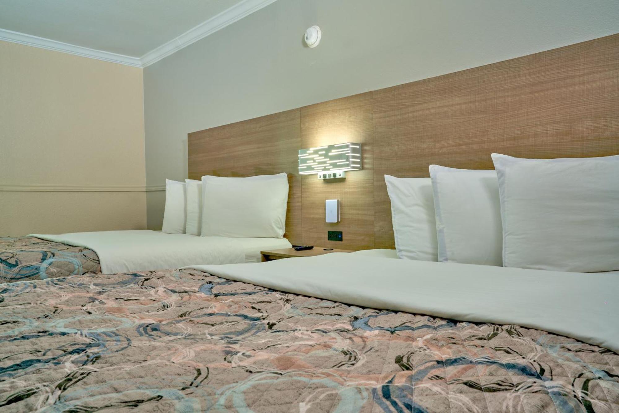Family Garden Inn & Suites Laredo Exterior photo