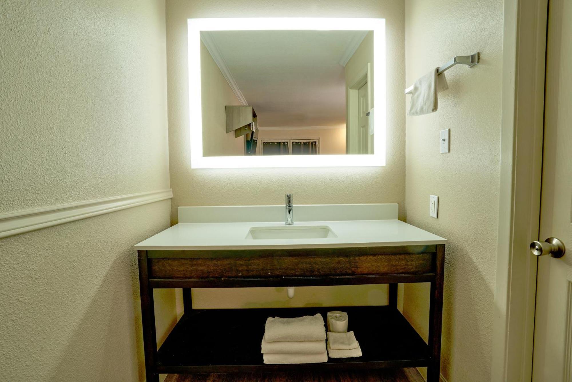 Family Garden Inn & Suites Laredo Exterior photo