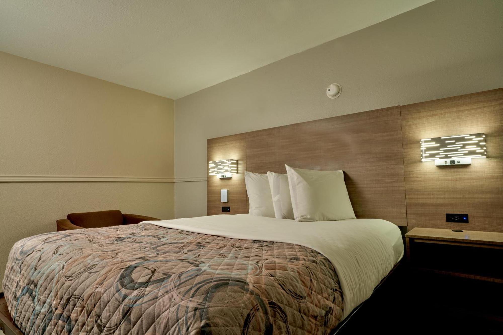 Family Garden Inn & Suites Laredo Exterior photo