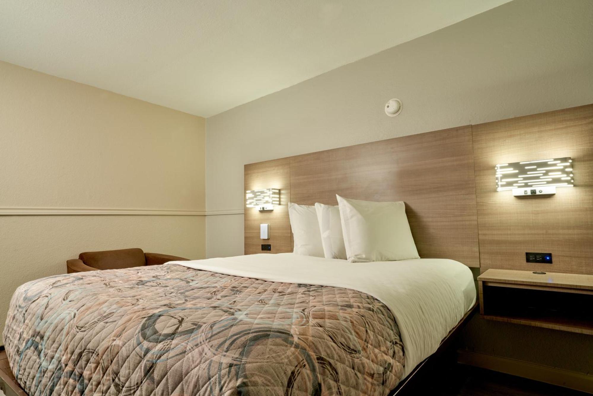 Family Garden Inn & Suites Laredo Exterior photo