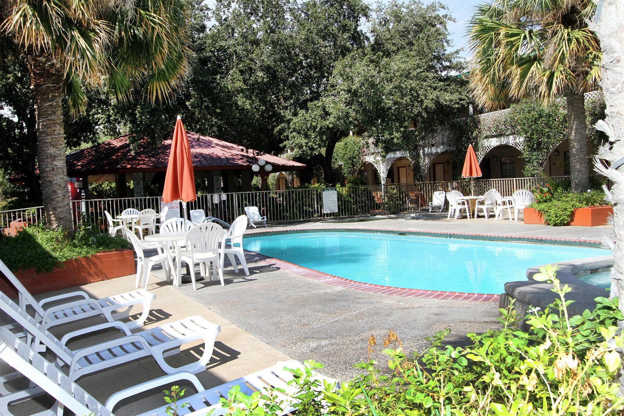 Family Garden Inn & Suites Laredo Exterior photo